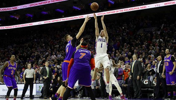 NBA季后赛激战正酣，青年军逆袭掀翻卫冕冠军